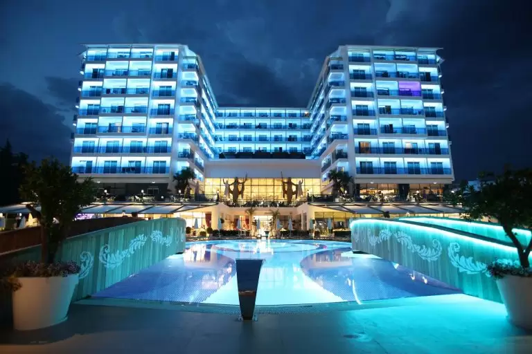 AZURA DELUXE RESORT & SPA Turkijoje – poilsis prie jūros Alanijoje